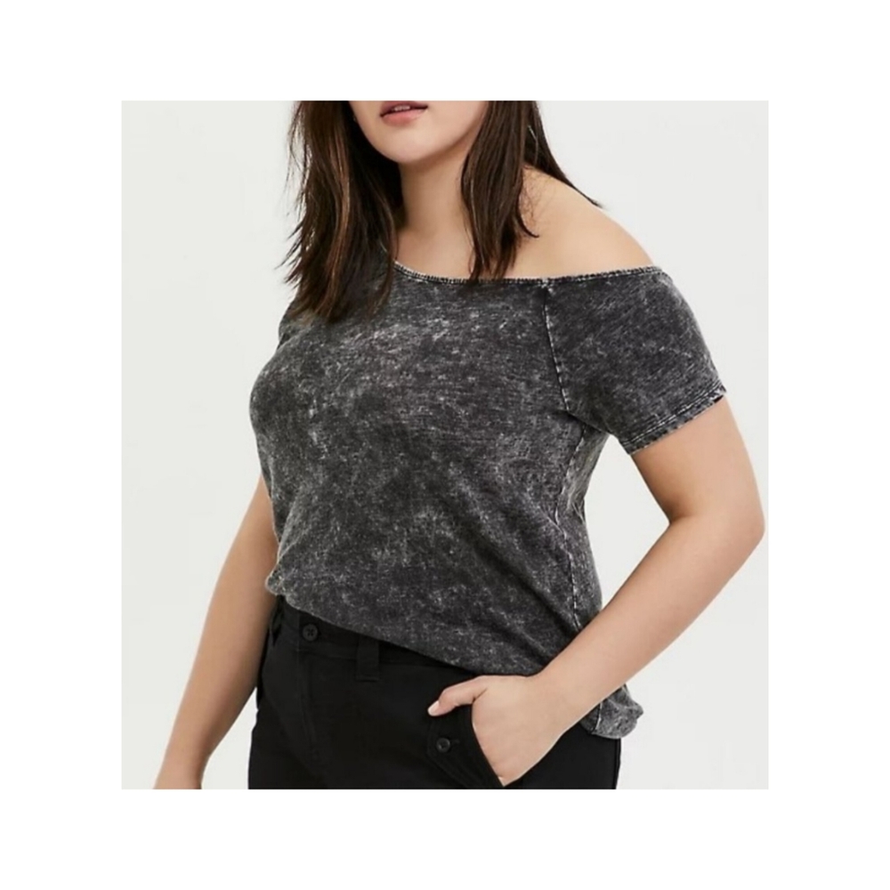 Torrid off shoulder top NWT size 5
